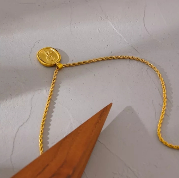 Lovely Flower Pendant Necklace - Picture 4 of 5